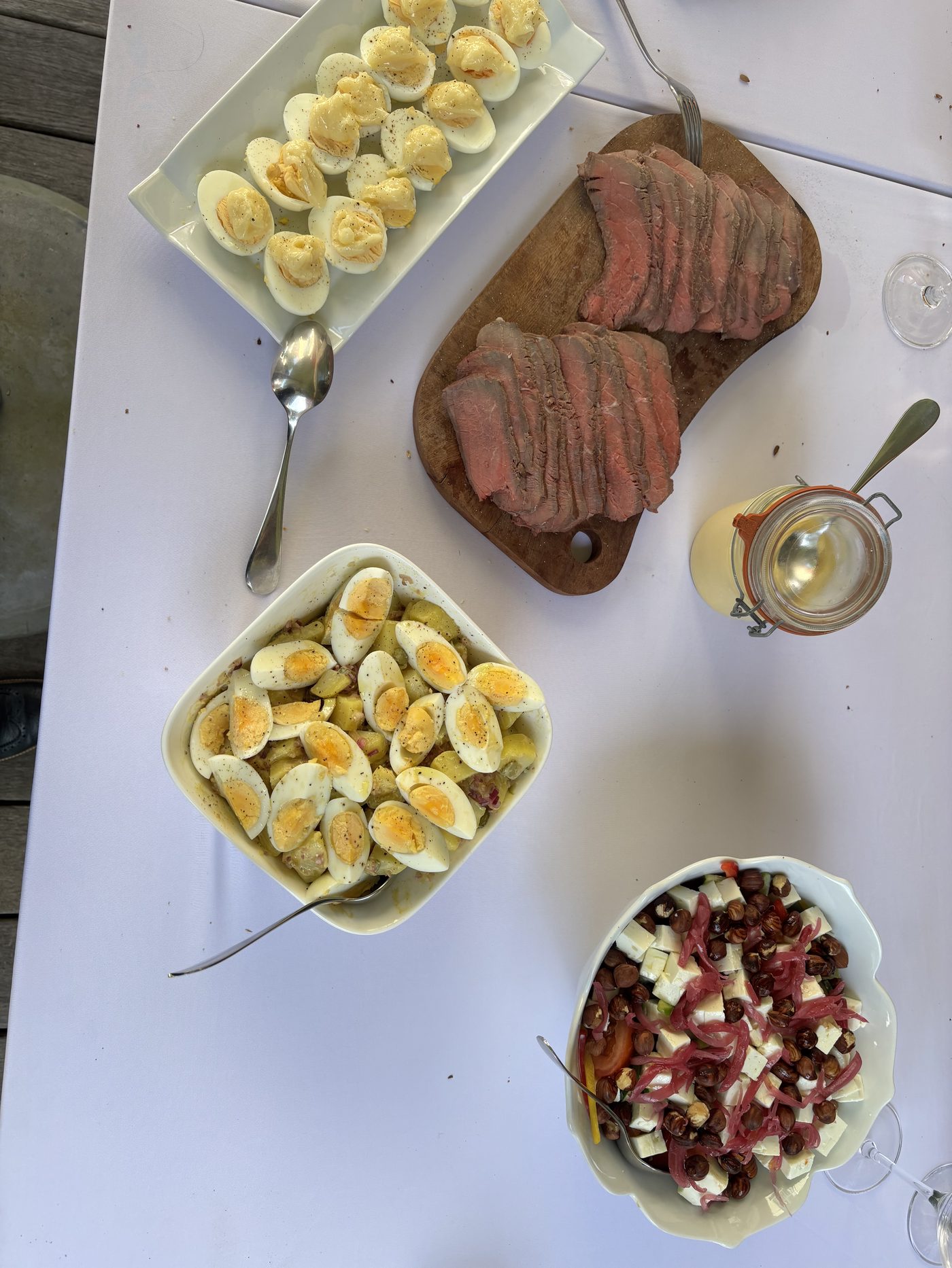 Buffet œufs mimosa et rosbif